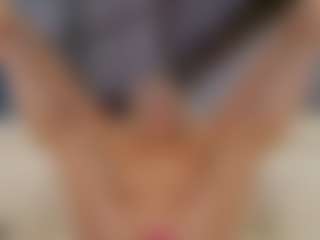 Live cam show with Fit Cougar - Shaved Pussy on crypto-cams