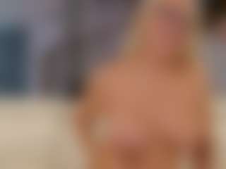 Fit Cougar's Live Sex Cam Show