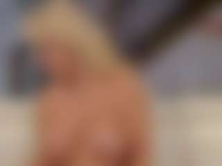 Fit Cougar's Live Sex Cam Show