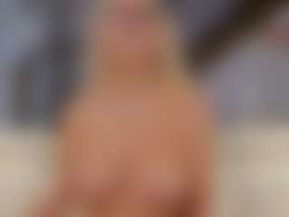 Live cam show with Fit Cougar - Spank Mature on Uber Horny
