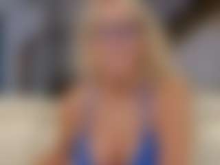Fit Cougar's Live Sex Cam Show