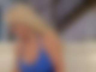 Fit Cougar's Live Sex Cam Show