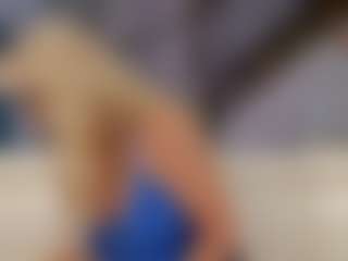 Fit Cougar's Live Sex Cam Show