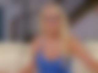 Fit Cougar's Live Sex Cam Show