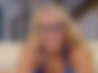 Fit Cougar's Live Sex Cam Show
