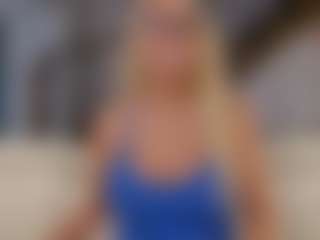 Fit Cougar's Live Sex Cam Show