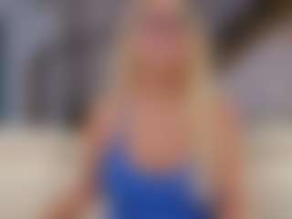 Fit Cougar's Live Sex Cam Show