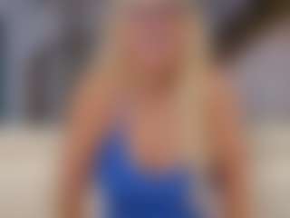 Fit Cougar's Live Sex Cam Show