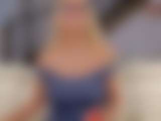 Fit Cougar's Live Sex Cam Show