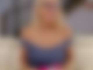 Fit Cougar's Live Sex Cam Show