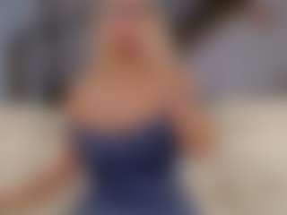 Fit Cougar's Live Sex Cam Show