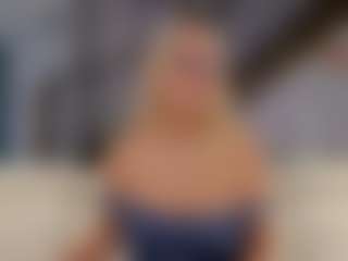 Fit Cougar's Live Sex Cam Show
