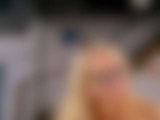 Fit Cougar's Live Sex Cam Show