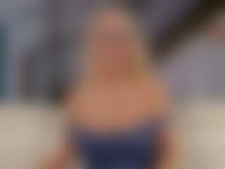 Fit Cougar's Live Sex Cam Show