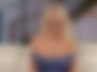 Fit Cougar's Live Sex Cam Show