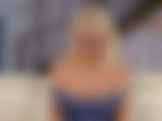 Fit Cougar's Live Sex Cam Show
