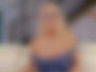 Fit Cougar's Live Sex Cam Show