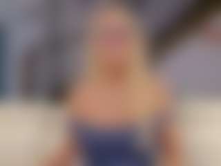 Fit Cougar's Live Sex Cam Show