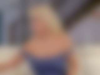 Fit Cougar's Live Sex Cam Show