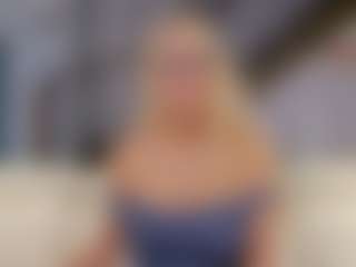 Fit Cougar's Live Sex Cam Show