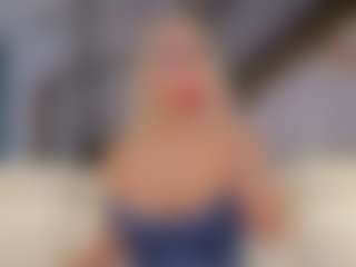 Fit Cougar's Live Sex Cam Show
