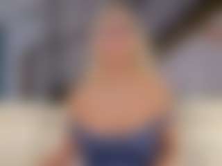 Fit Cougar's Live Sex Cam Show