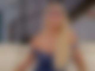 Fit Cougar's Live Sex Cam Show