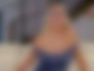Fit Cougar's Live Sex Cam Show