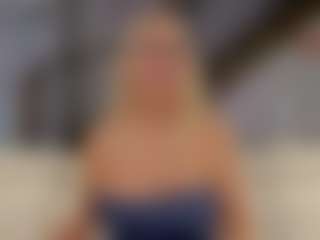 Fit Cougar's Live Sex Cam Show