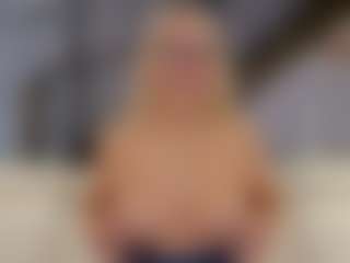 Fit Cougar's Live Sex Cam Show