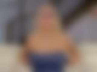 Fit Cougar's Live Sex Cam Show