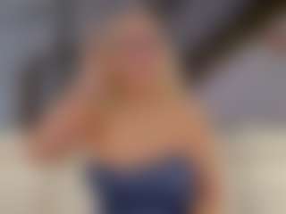 Fit Cougar's Live Sex Cam Show
