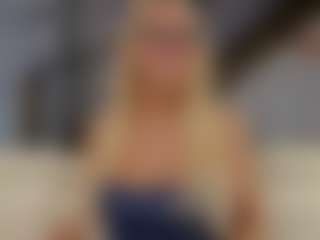 Fit Cougar's Live Sex Cam Show