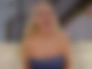 Fit Cougar's Live Sex Cam Show