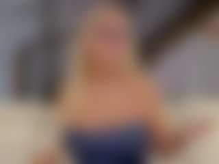 Fit Cougar's Live Sex Cam Show