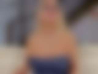 Fit Cougar's Live Sex Cam Show