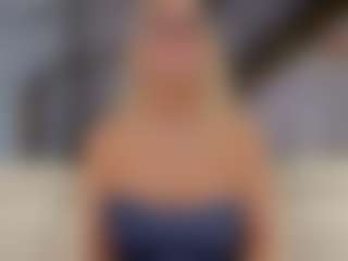 Fit Cougar's Live Sex Cam Show