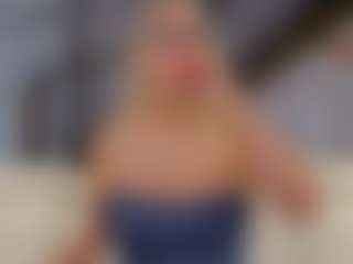Fit Cougar's Live Sex Cam Show
