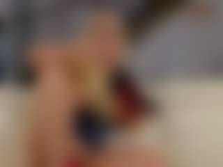 Fit Cougar's Live Sex Cam Show