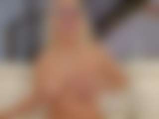 Fit Cougar's Live Sex Cam Show