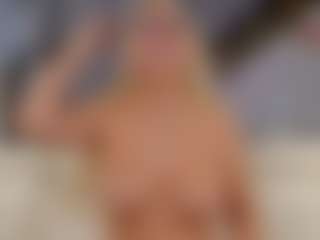 Fit Cougar's Live Sex Cam Show