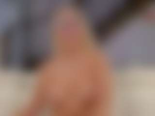 Fit Cougar's Live Sex Cam Show