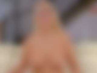 Fit Cougar's Live Sex Cam Show