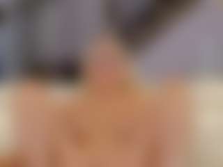 Fit Cougar's Live Sex Cam Show