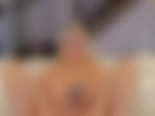 Fit Cougar's Live Sex Cam Show