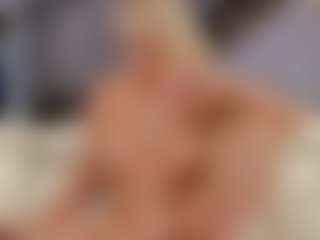 Fit Cougar's Live Sex Cam Show