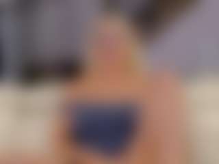 Fit Cougar's Live Sex Cam Show