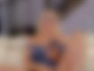 Fit Cougar's Live Sex Cam Show