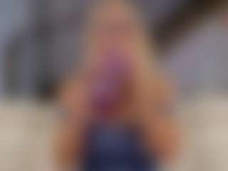 Fit Cougar's Live Sex Cam Show