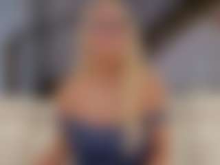 Fit Cougar's Live Sex Cam Show